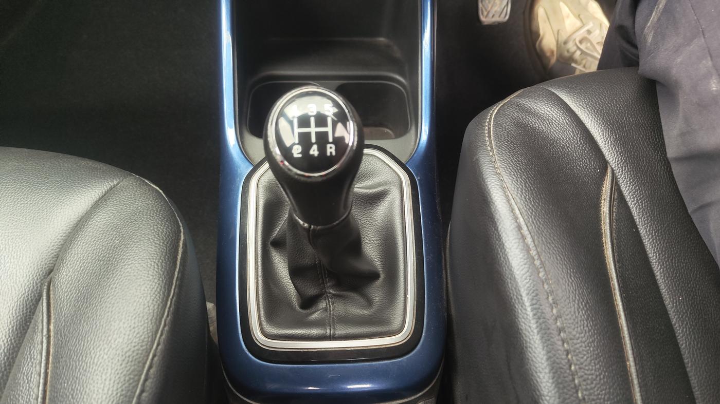 2022 Maruti IGNIS ALPHA 1.2, Petrol, Manual, 44,892 km, Gear Lever