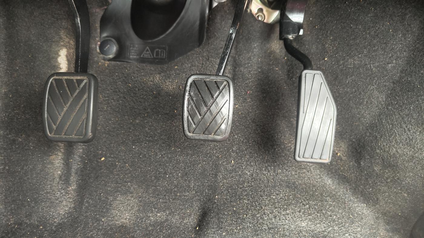 2022 Maruti IGNIS ALPHA 1.2, Petrol, Manual, 44,892 km, Pedals