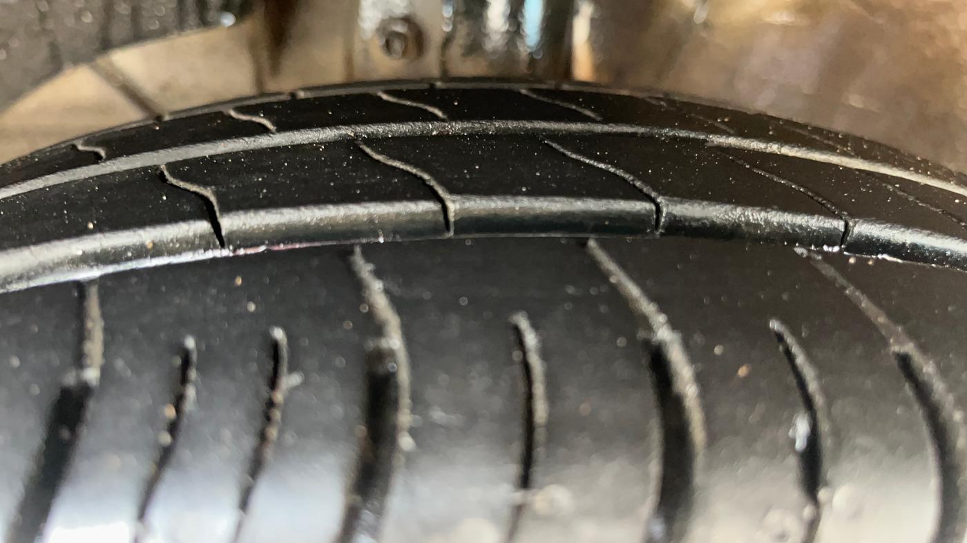 2018 Maruti Dzire ZXI PLUS AMT, Petrol, Automatic, 1,32,185 km, Left Front Tyre Tread