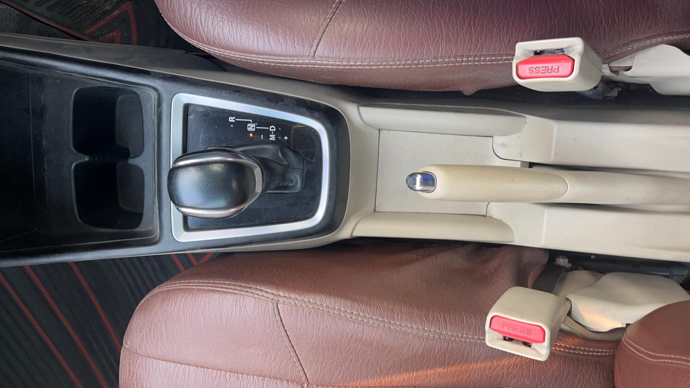 2018 Maruti Dzire ZXI PLUS AMT, Petrol, Automatic, 1,32,185 km, Gear Lever