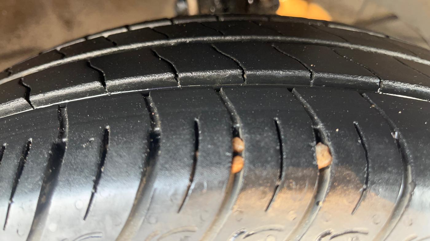 2018 Maruti Dzire ZXI PLUS AMT, Petrol, Automatic, 1,32,185 km, Right Front Tyre Tread