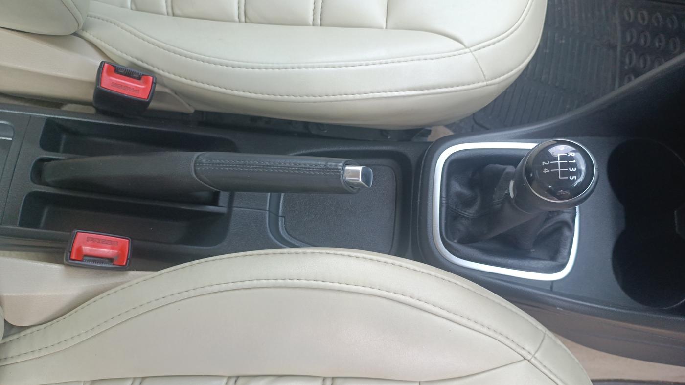 2015 Volkswagen Polo HIGHLINE1.2L, Petrol, Manual, 74,520 km, Gear Lever