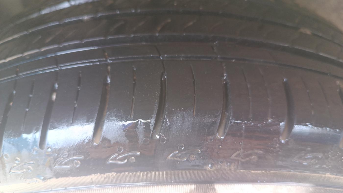 2015 Volkswagen Polo HIGHLINE1.2L, Petrol, Manual, 74,520 km, Right Rear Tyre Tread