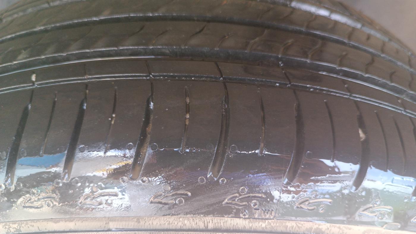 2015 Volkswagen Polo HIGHLINE1.2L, Petrol, Manual, 74,520 km, Left Rear Tyre Tread