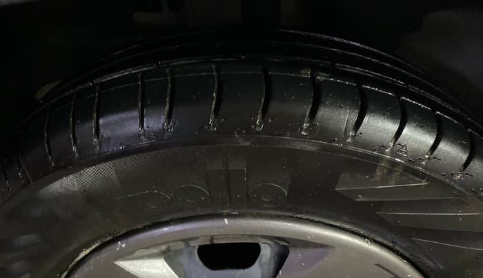 2016 Renault Kwid RXT 1.0, Petrol, Manual, 94,466 km, Left Front Tyre Tread