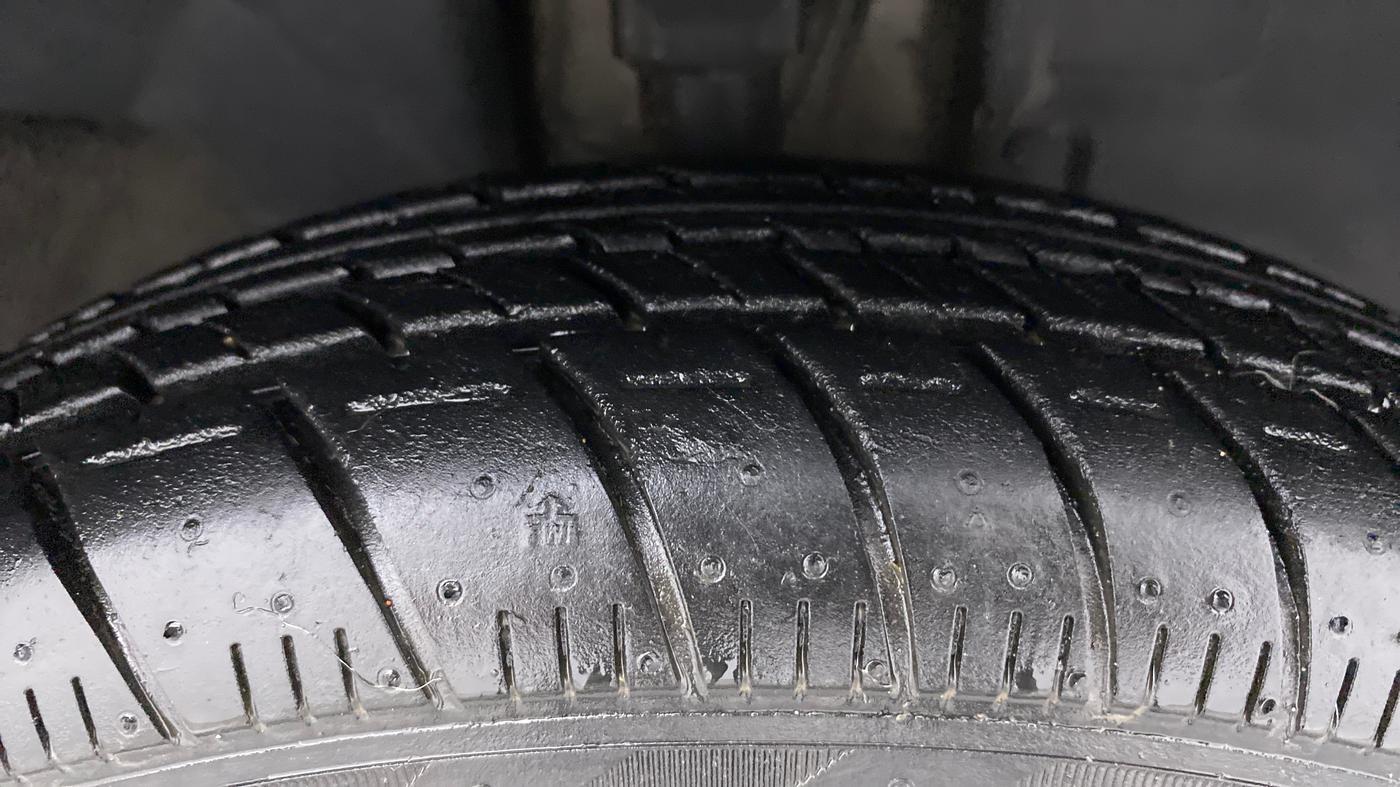 2016 Renault Kwid RXT 0.8 (O), Petrol, Manual, 42,203 km, Right Front Tyre Tread