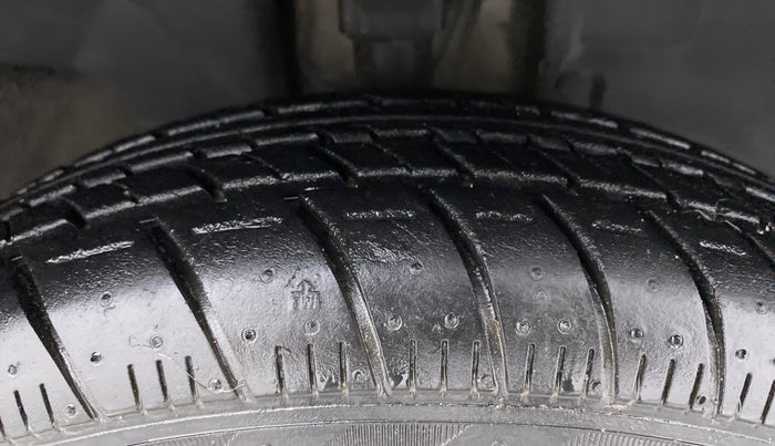 2016 Renault Kwid RXT 0.8 (O), Petrol, Manual, 42,203 km, Right Front Tyre Tread