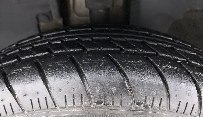 2016 Renault Kwid RXT 0.8 (O), Petrol, Manual, 42,203 km, Left Front Tyre Tread