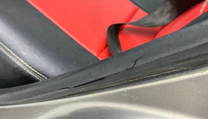 2016 Renault Kwid RXT 0.8 (O), Petrol, Manual, 42,203 km, Rear left door - Beading has minor damage