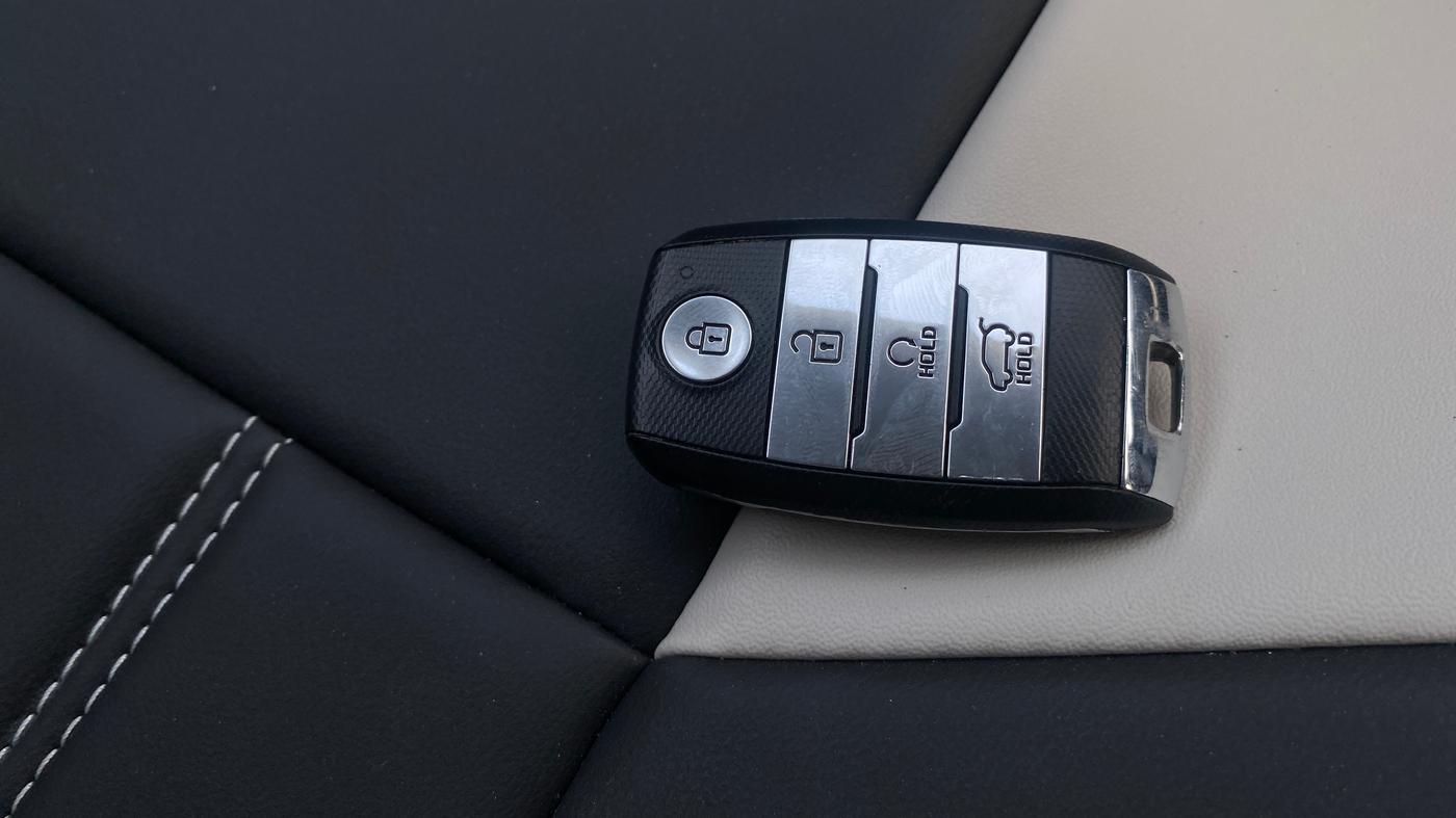 2020 KIA SONET HTX 1.0 IMT, Petrol, Manual, 1,41,797 km, Key Close Up