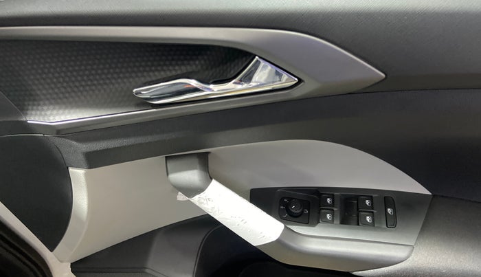 2025 Skoda KUSHAQ Sportline 1.0L TSI AT, Petrol, Automatic, 6,830 km, Driver Side Door Panels Control