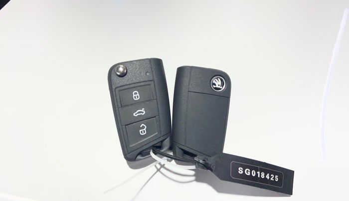 2025 Skoda KUSHAQ Sportline 1.0L TSI AT, Petrol, Automatic, 6,830 km, Key Close Up