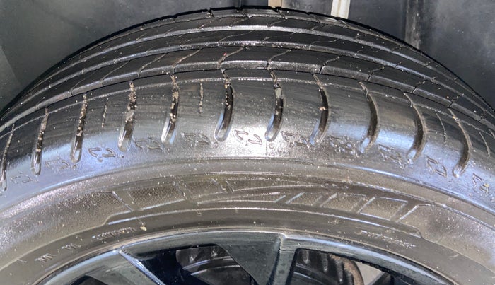 2025 Skoda KUSHAQ Sportline 1.0L TSI AT, Petrol, Automatic, 6,830 km, Left Rear Tyre Tread