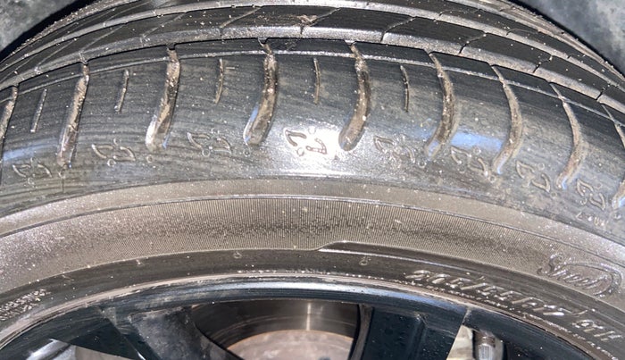 2025 Skoda KUSHAQ Sportline 1.0L TSI AT, Petrol, Automatic, 6,830 km, Right Front Tyre Tread