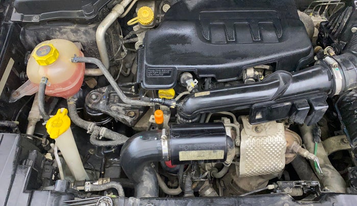 2020 Mahindra XUV300 W8 (O) 1.2 PETROL, Petrol, Manual, 1,04,286 km, Engine View - Right