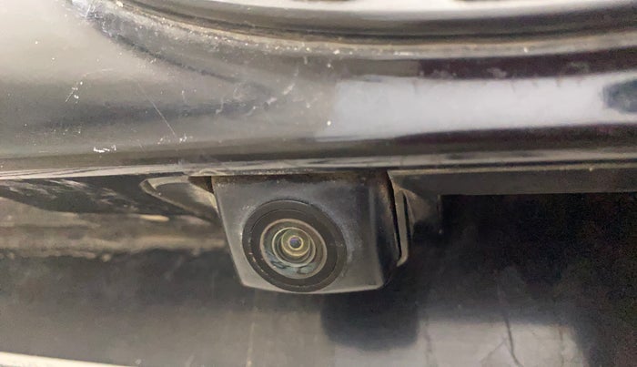 2020 Mahindra XUV300 W8 (O) 1.2 PETROL, Petrol, Manual, 1,04,286 km, Parking Camera