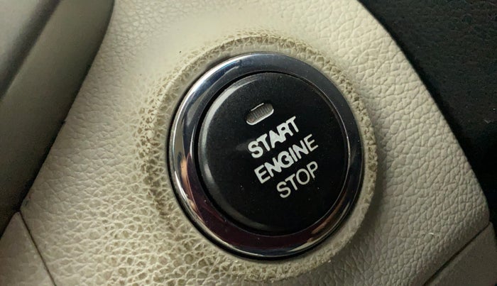 2020 Mahindra XUV300 W8 (O) 1.2 PETROL, Petrol, Manual, 1,04,286 km, Keyless Start/ Stop Button