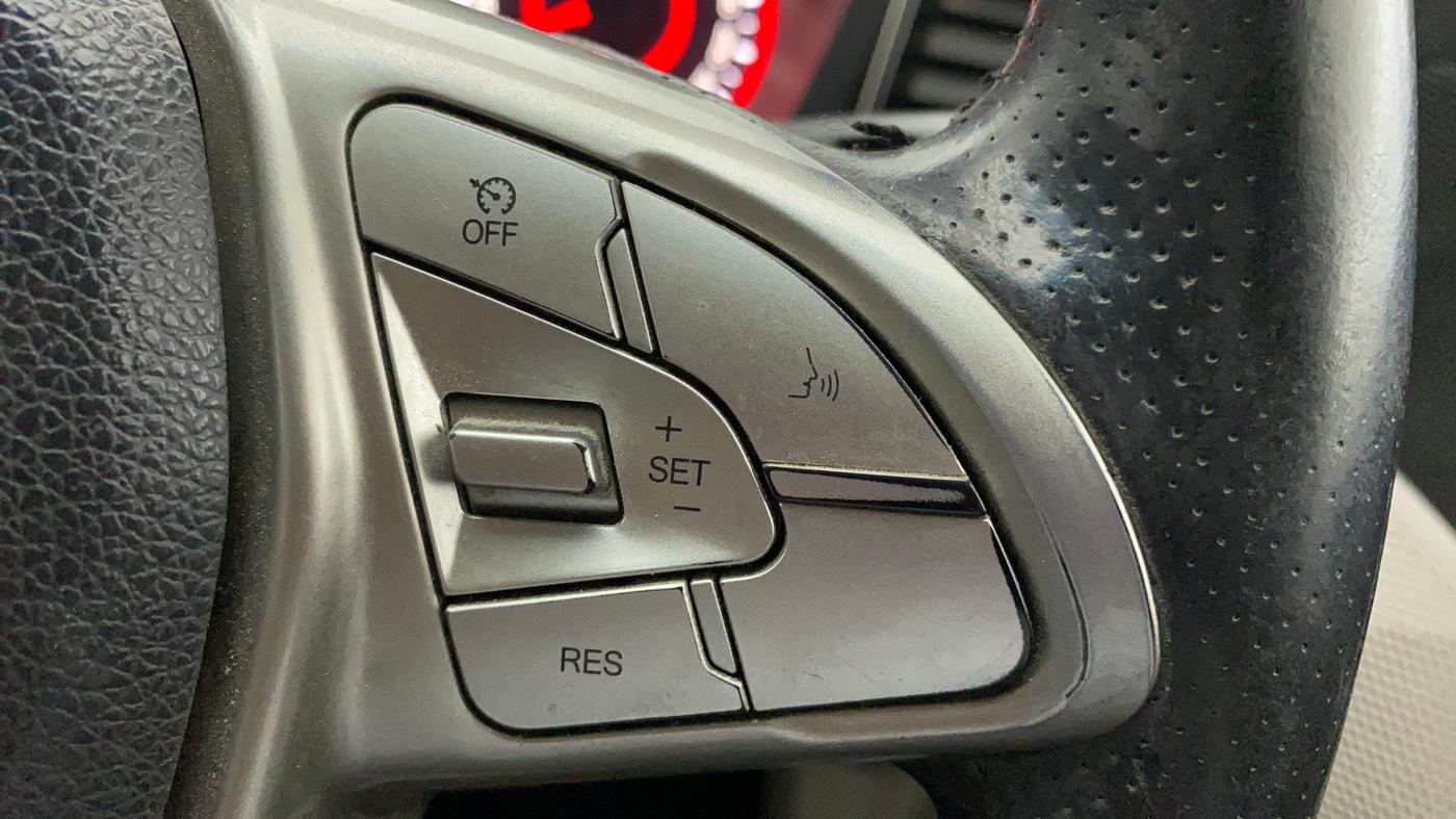 2020 Mahindra XUV300 W8 (O) 1.2 PETROL, Petrol, Manual, 1,04,286 km, Adaptive Cruise Control