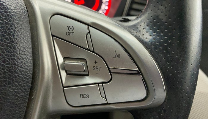 2020 Mahindra XUV300 W8 (O) 1.2 PETROL, Petrol, Manual, 1,04,286 km, Adaptive Cruise Control