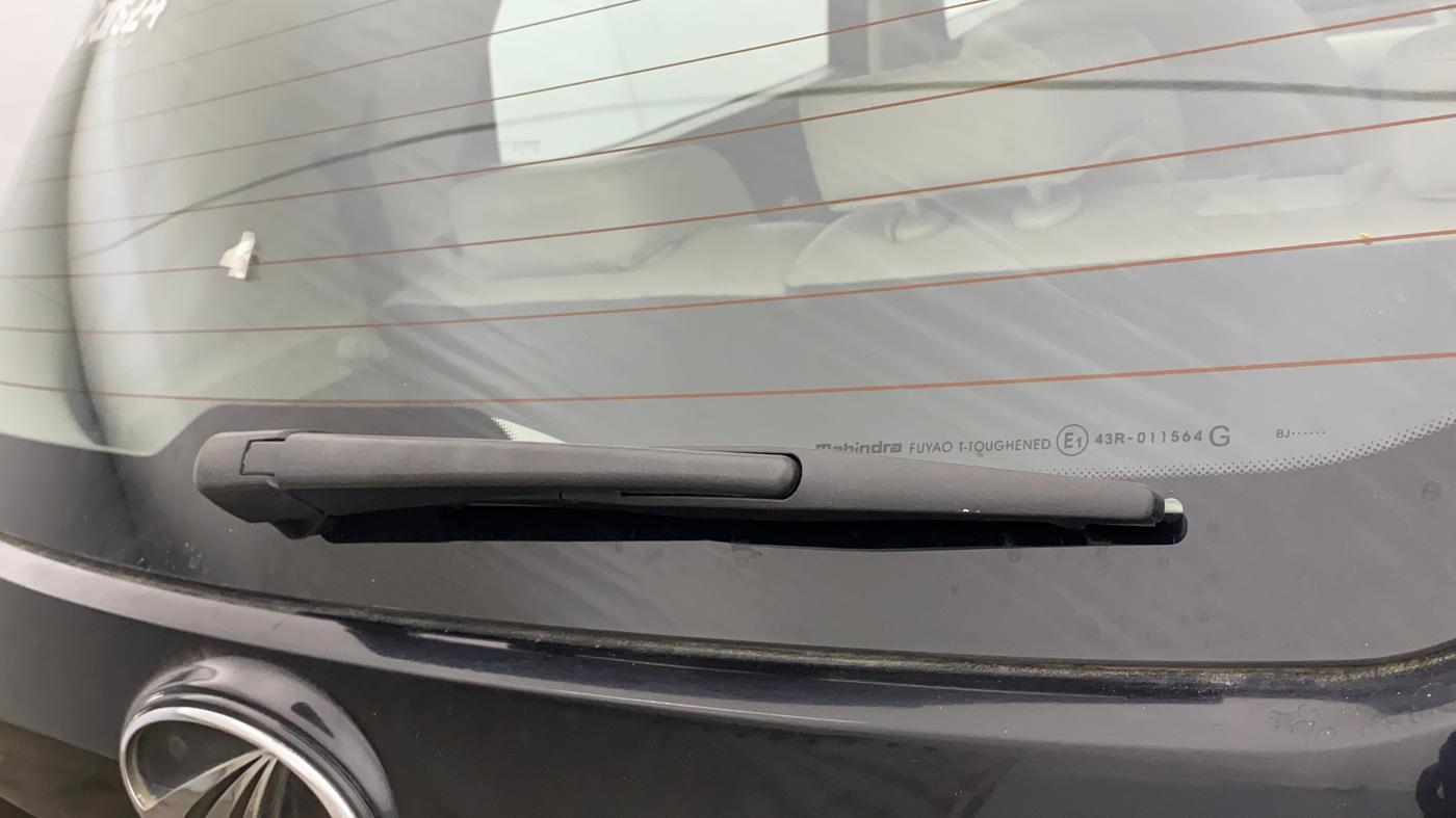 2020 Mahindra XUV300 W8 (O) 1.2 PETROL, Petrol, Manual, 1,04,286 km, Rear Wiper