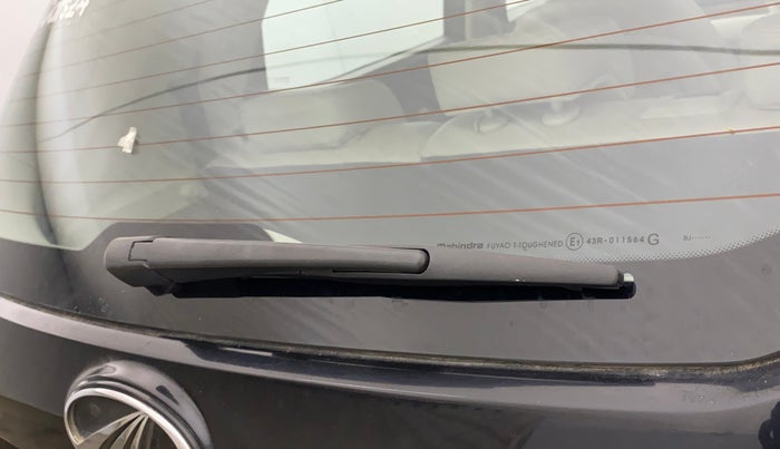 2020 Mahindra XUV300 W8 (O) 1.2 PETROL, Petrol, Manual, 1,04,286 km, Rear Wiper