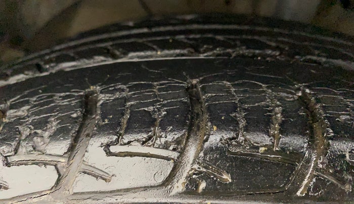 2016 Maruti Baleno DELTA PETROL 1.2, Petrol, Manual, 44,793 km, Left Front Tyre Tread