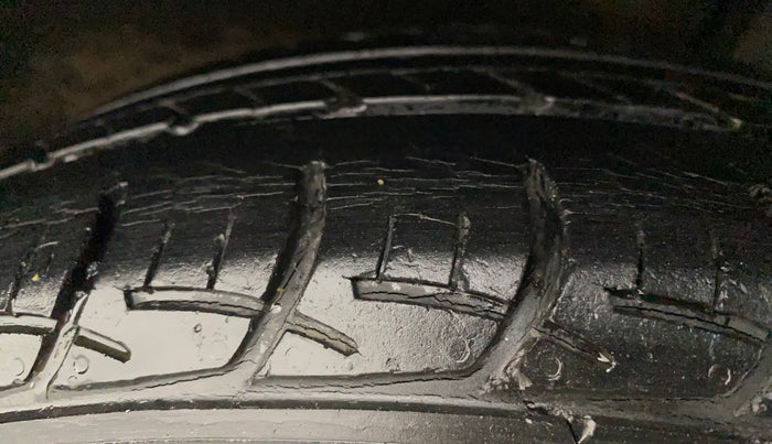 2016 Maruti Baleno DELTA PETROL 1.2, Petrol, Manual, 44,793 km, Left Rear Tyre Tread