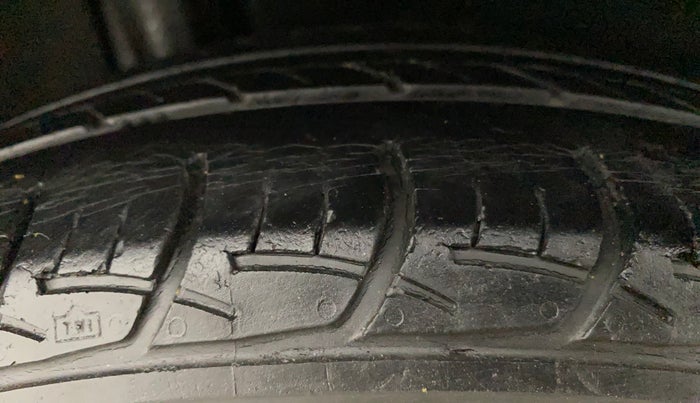 2016 Maruti Baleno DELTA PETROL 1.2, Petrol, Manual, 44,793 km, Right Rear Tyre Tread