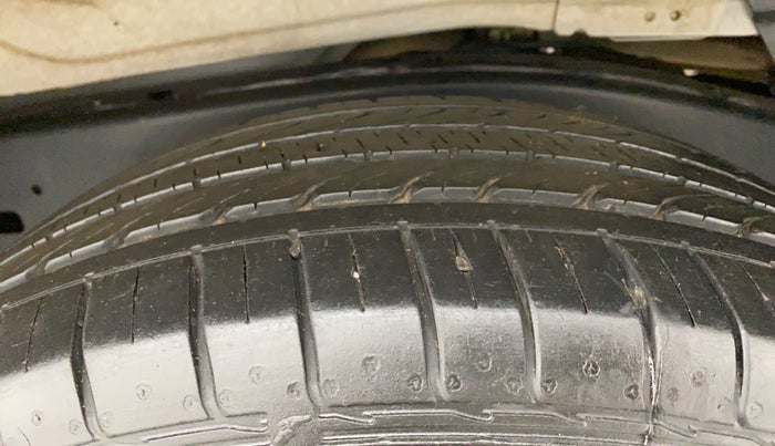 2018 Toyota Innova Crysta 2.4 GX 8 STR, Diesel, Manual, 54,051 km, Left Rear Tyre Tread