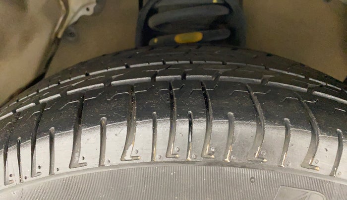 2018 Toyota Innova Crysta 2.4 GX 8 STR, Diesel, Manual, 54,051 km, Right Front Tyre Tread