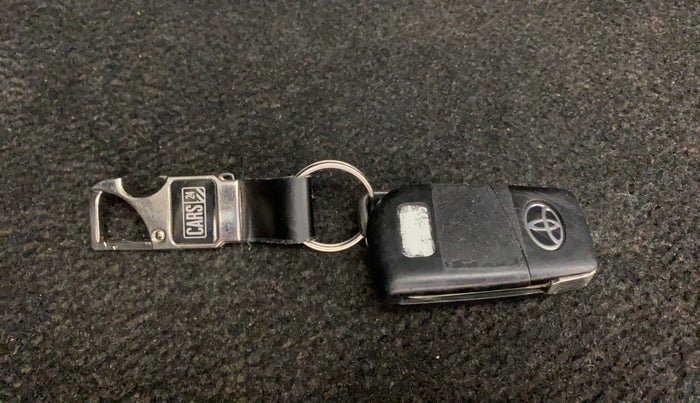 2018 Toyota Innova Crysta 2.4 GX 8 STR, Diesel, Manual, 54,051 km, Key Close-up