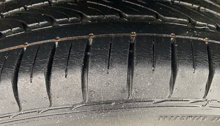 2018 Volkswagen Polo HIGHLINE PLUS 1.0 16 ALLOY, Petrol, Manual, 11,091 km, Right Rear Tyre Tread