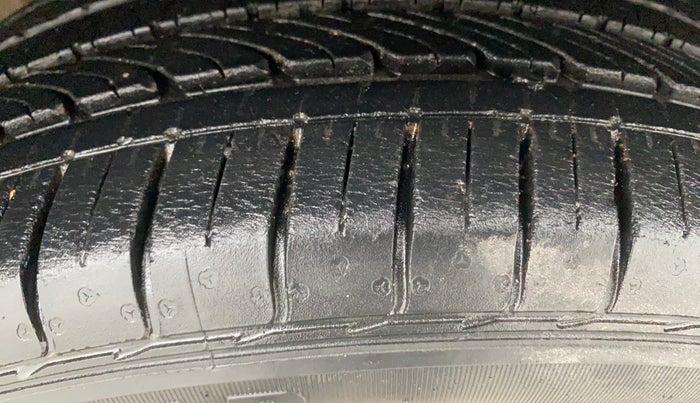 2018 Volkswagen Polo HIGHLINE PLUS 1.0 16 ALLOY, Petrol, Manual, 11,091 km, Right Front Tyre Tread