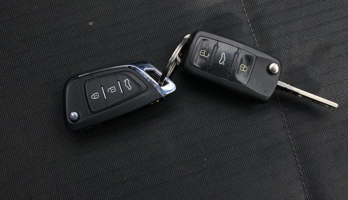 2018 Volkswagen Polo HIGHLINE PLUS 1.0 16 ALLOY, Petrol, Manual, 11,091 km, Key Close Up