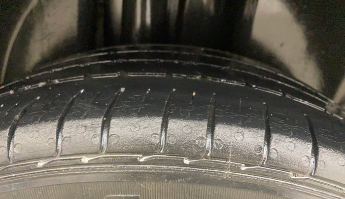 2020 Volkswagen Vento HIGHLINE PLUS 1.0L TSI, Petrol, Manual, 75,662 km, Right Rear Tyre Tread