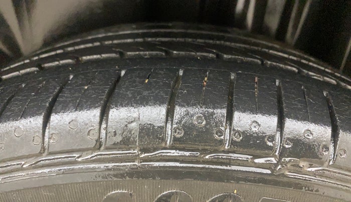 2020 Volkswagen Vento HIGHLINE PLUS 1.0L TSI, Petrol, Manual, 75,662 km, Left Rear Tyre Tread