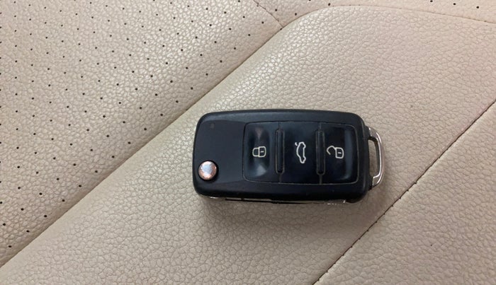 2020 Volkswagen Vento HIGHLINE PLUS 1.0L TSI, Petrol, Manual, 75,662 km, Key Close Up