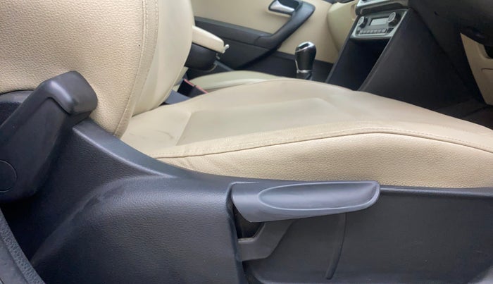 2020 Volkswagen Vento HIGHLINE PLUS 1.0L TSI, Petrol, Manual, 75,662 km, Driver Side Adjustment Panel