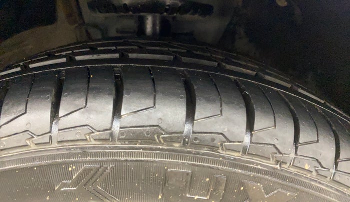 2020 Volkswagen Vento HIGHLINE PLUS 1.0L TSI, Petrol, Manual, 75,662 km, Right Front Tyre Tread