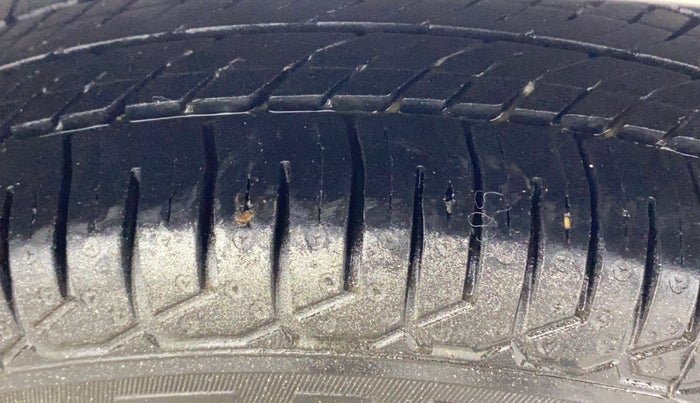 2015 Maruti Alto 800 LXI, Petrol, Manual, 47,936 km, Left Rear Tyre Tread