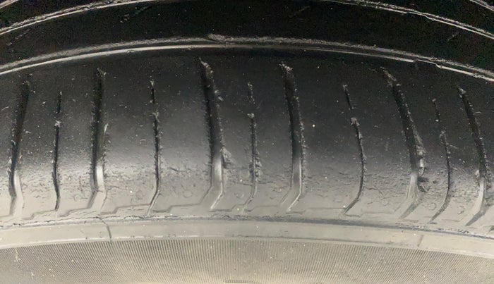 2014 Nissan Terrano XL (P), Petrol, Manual, 60,472 km, Right Front Tyre Tread