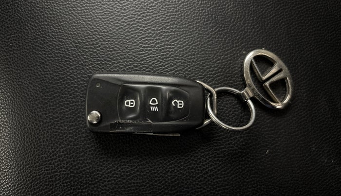 2019 Tata Tiago XZ PETROL, Petrol, Manual, 1,06,289 km, Key Close Up