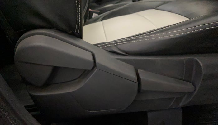 2022 Nissan MAGNITE XV MT, CNG, Manual, 48,885 km, Driver Side Adjustment Panel