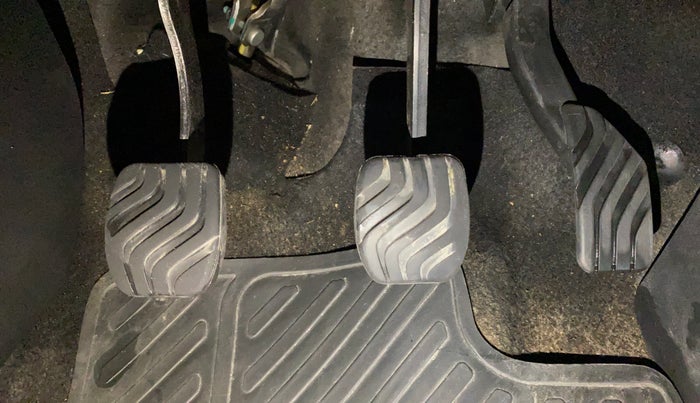 2022 Nissan MAGNITE XV MT, CNG, Manual, 48,885 km, Pedals