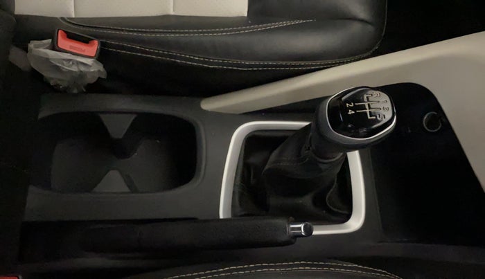 2022 Nissan MAGNITE XV MT, CNG, Manual, 48,885 km, Gear Lever