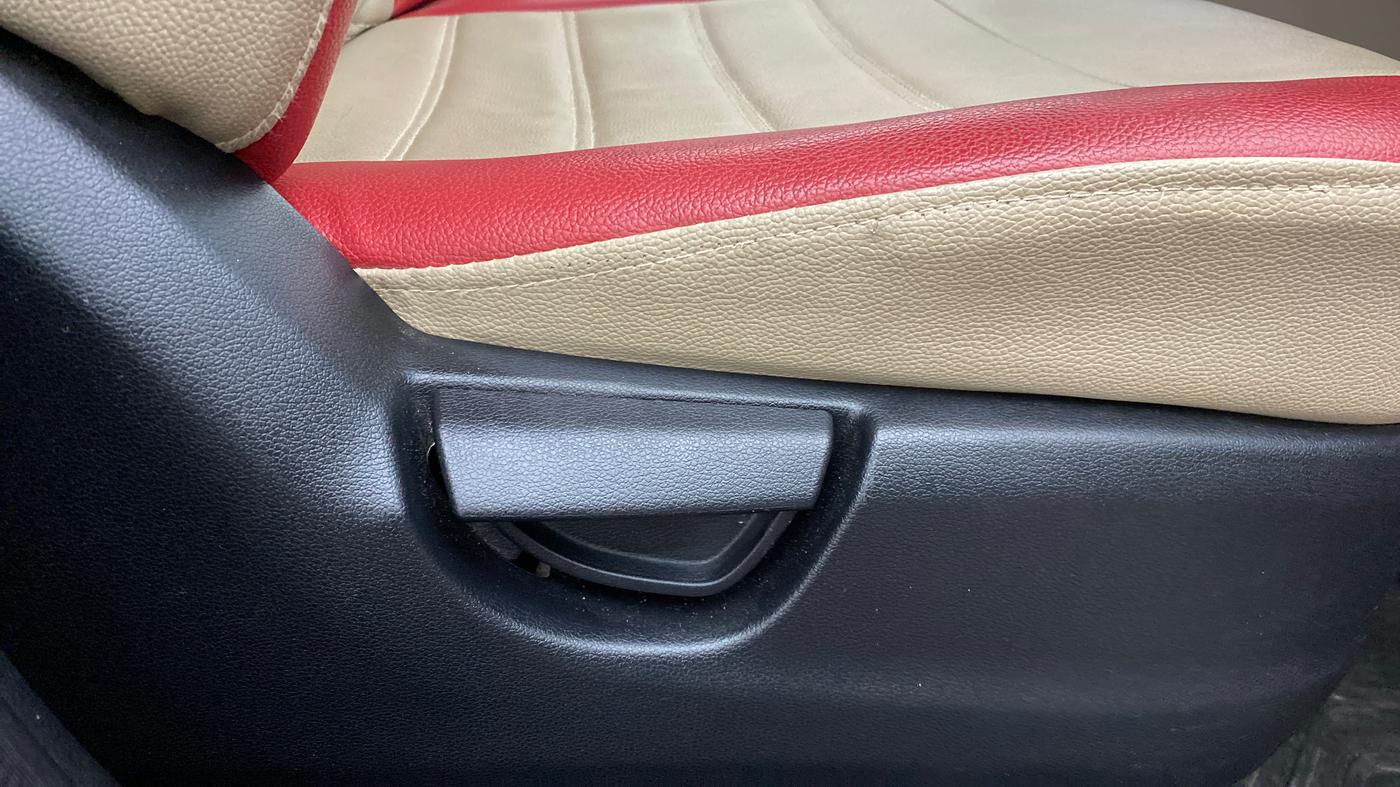 2018 Hyundai NEW SANTRO ASTA 1.1 MT, Petrol, Manual, 55,956 km, Driver Side Adjustment Panel
