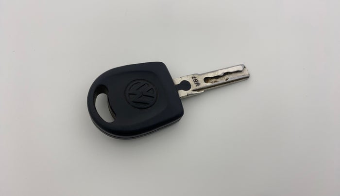 2012 Volkswagen Polo TRENDLINE 1.2L PETROL, Petrol, Manual, 1,00,825 km, Key Close Up