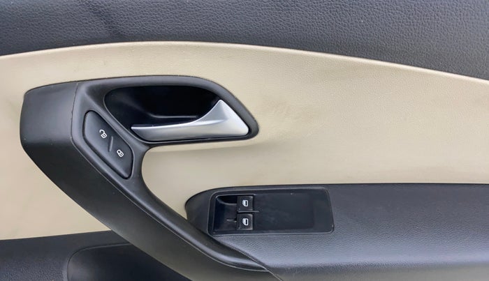 2012 Volkswagen Polo TRENDLINE 1.2L PETROL, Petrol, Manual, 1,00,825 km, Driver Side Door Panels Control