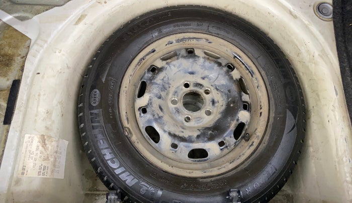 2012 Volkswagen Polo TRENDLINE 1.2L PETROL, Petrol, Manual, 1,00,825 km, Spare Tyre