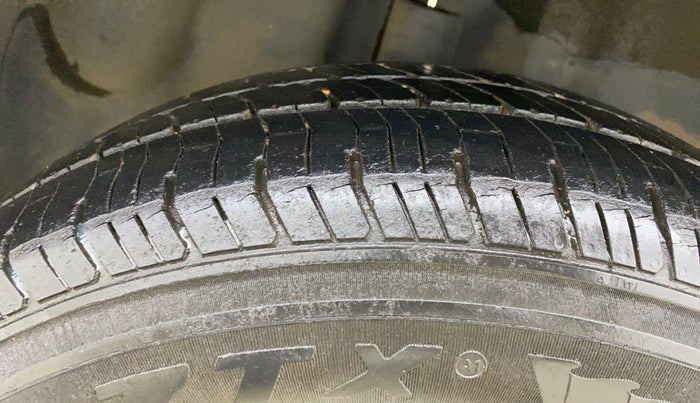 2012 Volkswagen Polo TRENDLINE 1.2L PETROL, Petrol, Manual, 1,00,825 km, Right Rear Tyre Tread